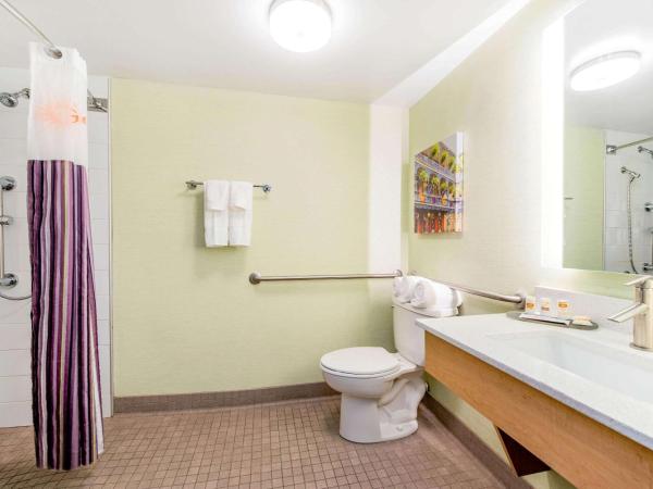 La Quinta by Wyndham New Orleans Downtown : photo 1 de la chambre chambre lit king-size - accessible aux personnes à mobilité réduite