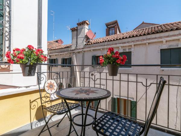 Grifoni Boutique Hotel : photo 3 de la chambre chambre double deluxe avec balcon