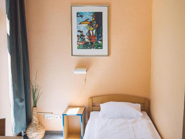 Happy Hotel Berlin : photo 6 de la chambre chambre simple avec salle de bains privative