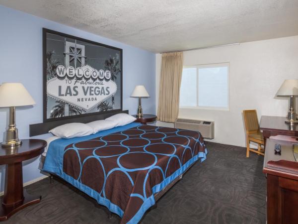 Super 8 by Wyndham Las Vegas North Strip/Fremont St. Area : photo 5 de la chambre chambre lit queen-size - non-fumeurs