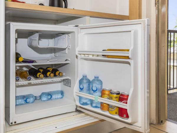 Best Western Airport 85 Motel : photo 4 de la chambre chambre standard avec 1 lit king-size et 2 lits simples