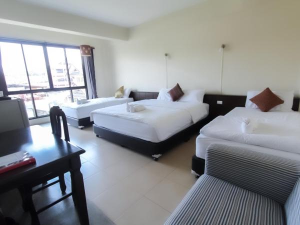 Baan Pordeedin : photo 5 de la chambre chambre familiale avec baignoire