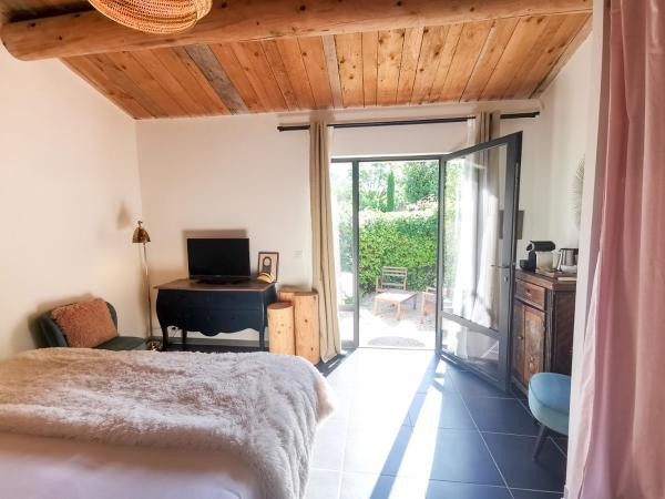 Hôtel Sous les Figuiers - Piscine, parking, centre ville : photo 3 de la chambre chambre double supérieure