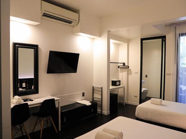 BED Phrasingh-Adults Only : photo 5 de la chambre chambre triple avec 1 lit double et 1 lit simple