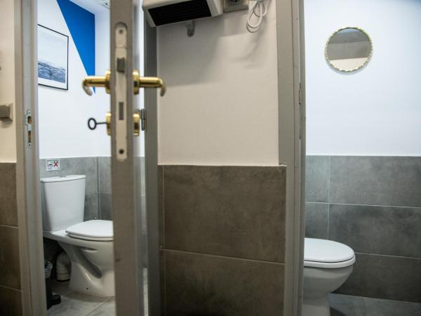 Thanasis Place : photo 5 de la chambre lit dans dortoir mixte de 6 lits