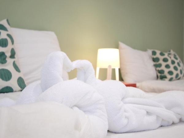 Resort V - MRT Huai Khwang : photo 2 de la chambre chambre familiale