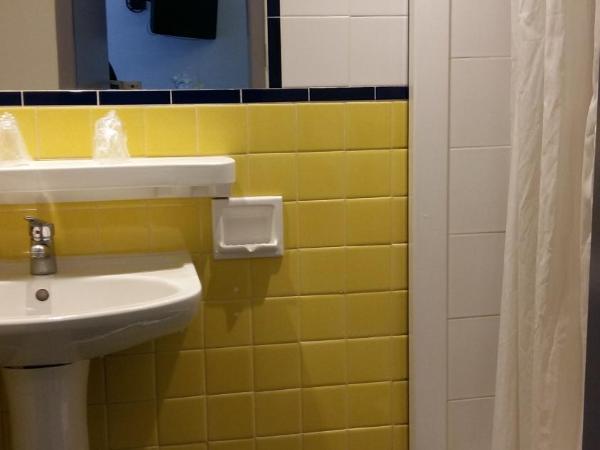 Hôtel Le Capitole : photo 8 de la chambre chambre double confort