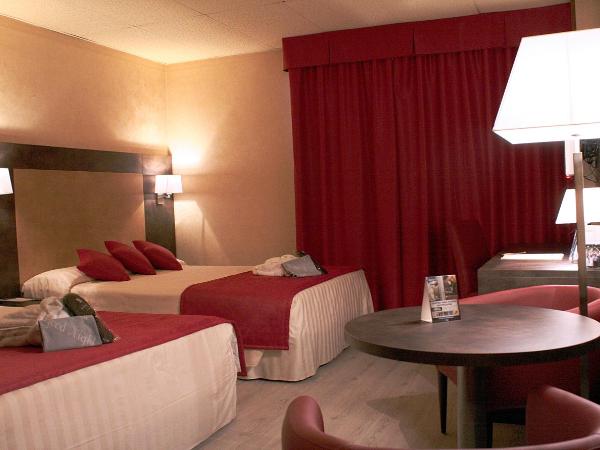 JR Hotels Bologna Amadeus : photo 7 de la chambre chambre deluxe avec 2 lits doubles