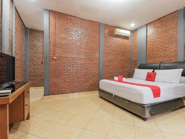 RedDoorz Plus At Ampera Raya : photo 2 de la chambre room #446496009