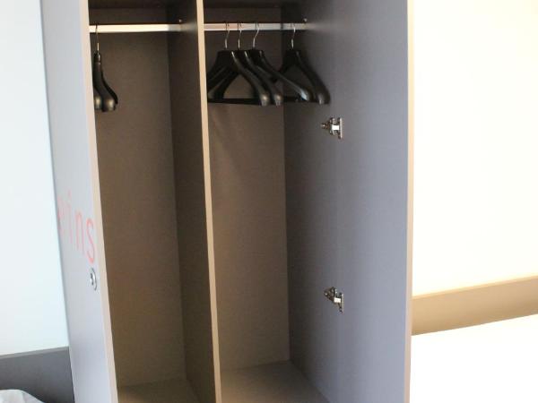 CVJM Jugendhotel München : photo 6 de la chambre chambre simple avec salle de bains