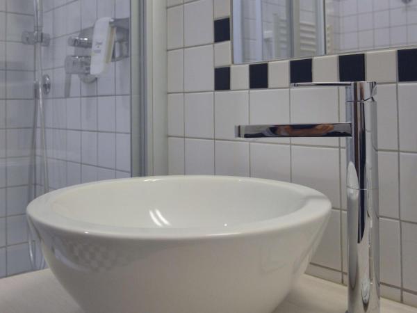 Best Western Hotel Crimea : photo 6 de la chambre chambre double avec lit queen-size