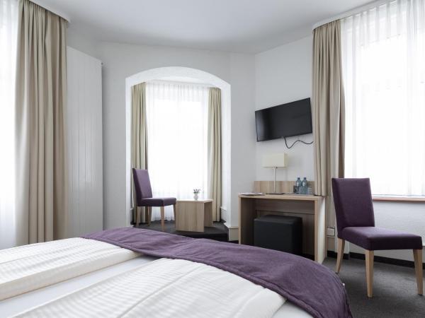 Hotel Lötschberg : photo 3 de la chambre chambre double de luxe dotée de la climatisation