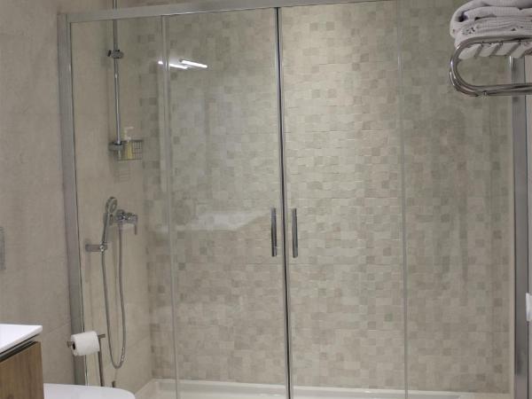 Cardeal Suites & Apartments : photo 1 de la chambre studio avec balcon