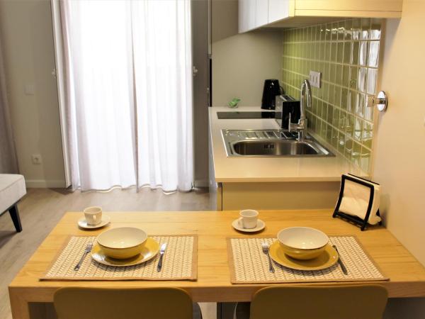 Cardeal Suites & Apartments : photo 4 de la chambre studio avec balcon