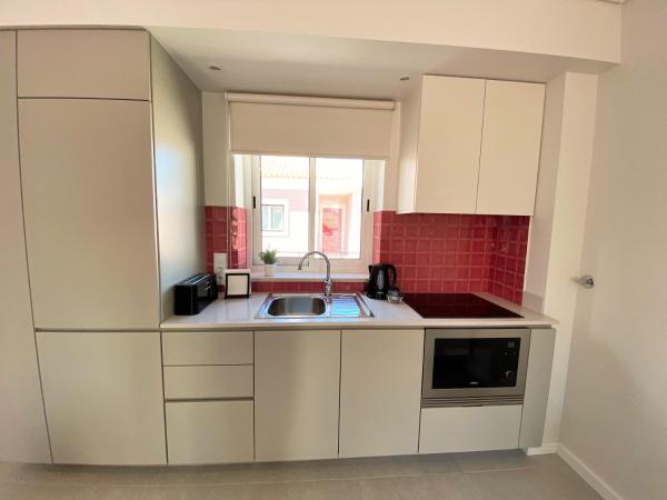 Cardeal Suites & Apartments : photo 10 de la chambre appartement avec balcon