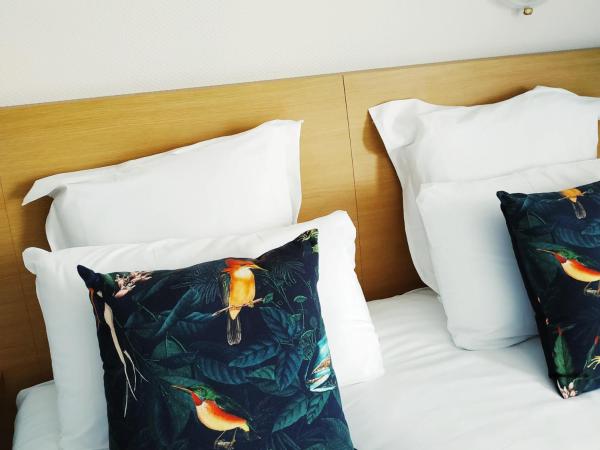 Brit Hotel Hermitage : photo 2 de la chambre chambre double - côté mer