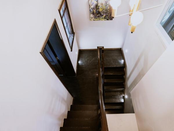 Shanghai Downtown Hills Boutique Guesthouse - Near Metro Line 7, Exit 3, Changping Road : photo 10 de la chambre yunnan family room with terrace