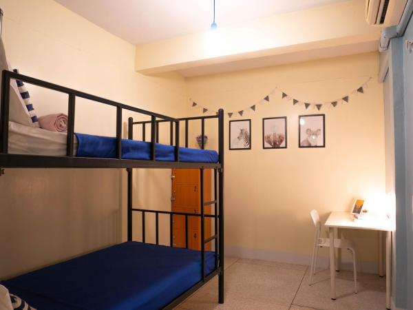 Chan Cha La 99 Hostel : photo 1 de la chambre chambre lits jumeaux avec salle de bains privative séparée