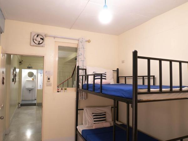 Chan Cha La 99 Hostel : photo 7 de la chambre chambre lits jumeaux avec salle de bains privative séparée