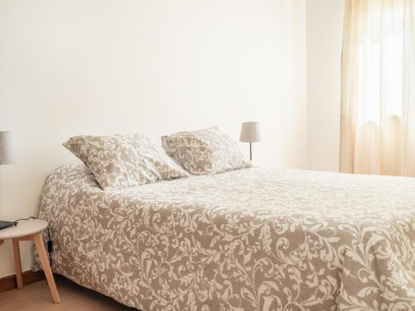 PKSC - Surfers Beach House : photo 2 de la chambre chambre double avec salle de bains commune