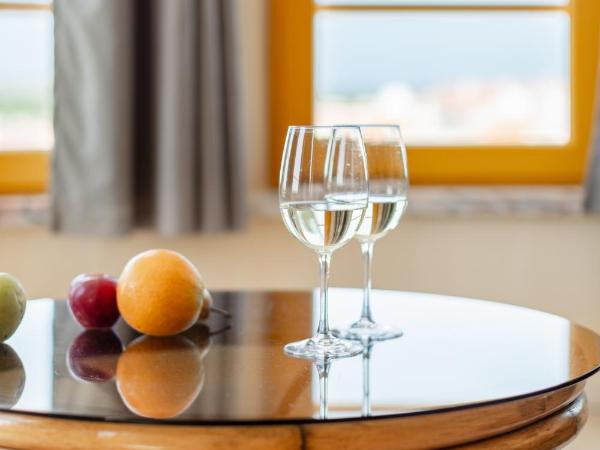 PKSC - Surfers Beach House : photo 3 de la chambre deluxe double room with sea view (  with shared bathroom )