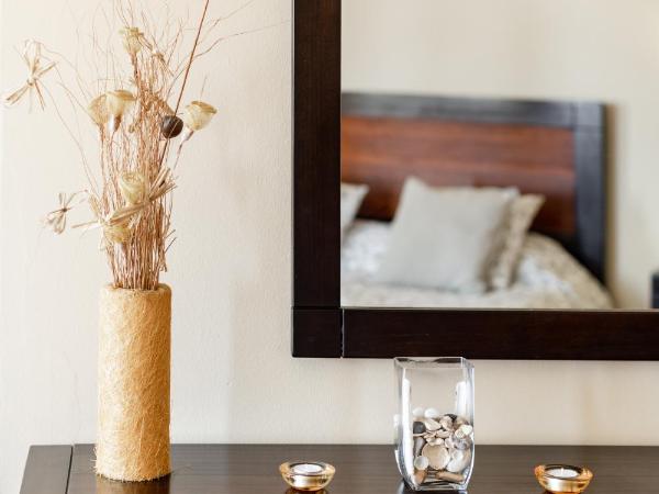 PKSC - Surfers Beach House : photo 9 de la chambre deluxe double room with sea view (  with shared bathroom )