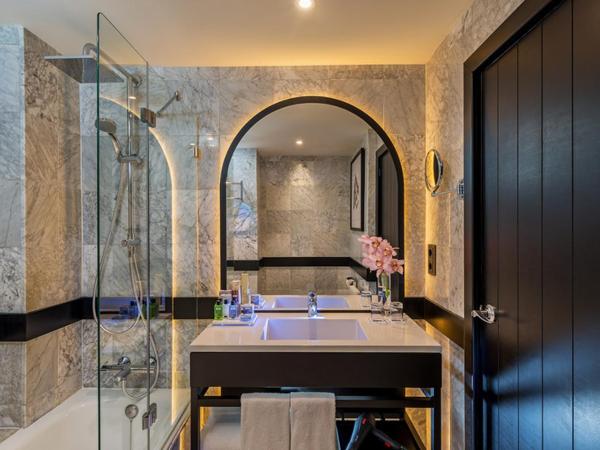 H10 Puerta de Alcalá : photo 1 de la chambre room #9039259