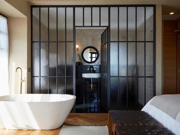 Boutique Hotel Mendi Argia : photo 4 de la chambre chambre double deluxe avec baignoire