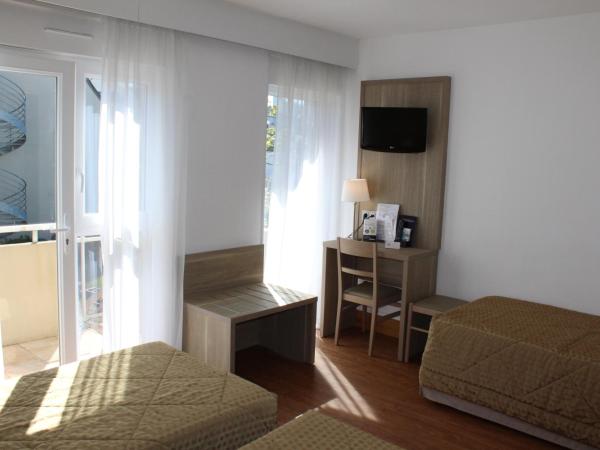 Hotel Des Tilleuls : photo 2 de la chambre chambre triple avec douche