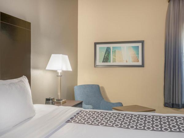 La Quinta by Wyndham Houston Energy Corridor : photo 5 de la chambre chambre lit king-size
