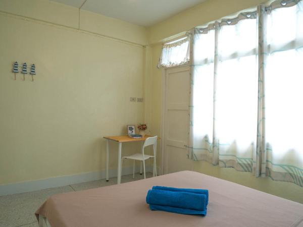 Chan Cha La 99 Hostel : photo 7 de la chambre chambre double avec salle de bains privative séparée