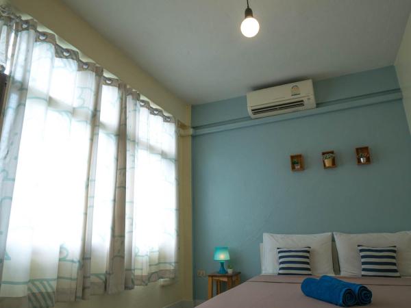 Chan Cha La 99 Hostel : photo 3 de la chambre chambre double avec salle de bains privative extérieure