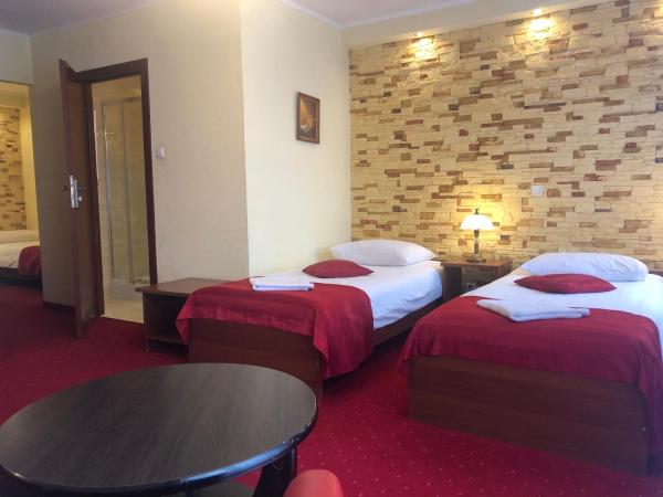 Hotel Sekwana : photo 7 de la chambre chambre quadruple avec douche