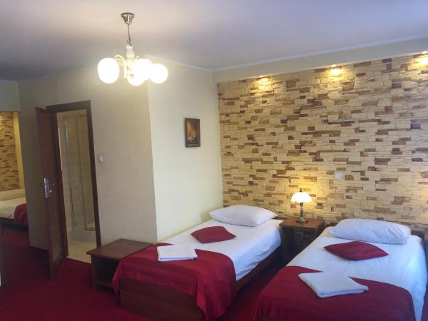 Hotel Sekwana : photo 8 de la chambre chambre quadruple avec douche