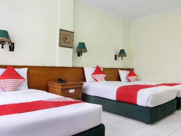 RedDoorz Plus near Kemang Raya : photo 2 de la chambre room #85295219