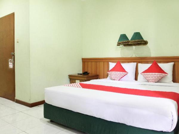 RedDoorz Plus near Kemang Raya : photo 2 de la chambre room #85295220