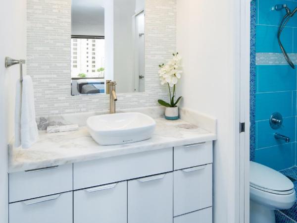 Waikiki Banyan Modern One Bedroom Free Parking : photo 7 de la chambre appartement avec balcon