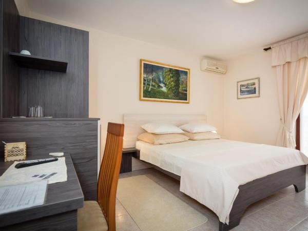 Villa Matohanca : photo 1 de la chambre chambre double avec balcon - vue sur mer