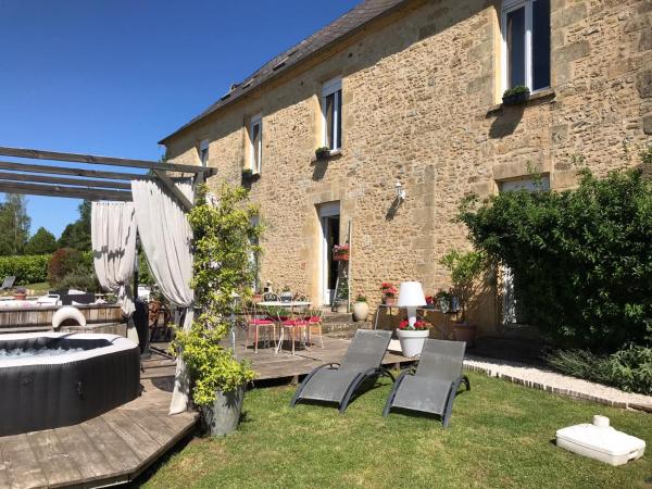 Le Clos des Bories : photo 10 de la chambre chambre familiale - vue sur jardin