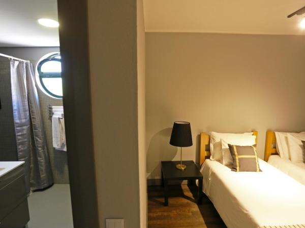 HI Setubal - Pousada de Juventude - CASA DO LARGO : photo 1 de la chambre chambre lits jumeaux avec salle de bains privative