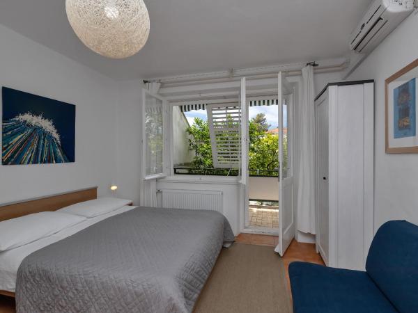 Apartments & Rooms Rica : photo 7 de la chambre studio avec vue sur jardin