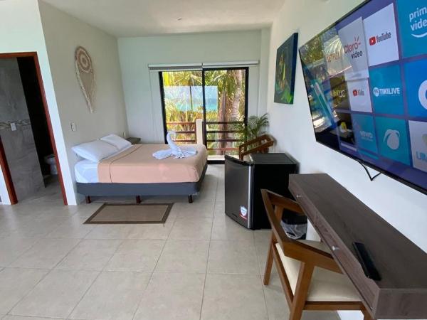 Cuxos Hotel Beachfront : photo 3 de la chambre chambre quadruple - vue sur mer