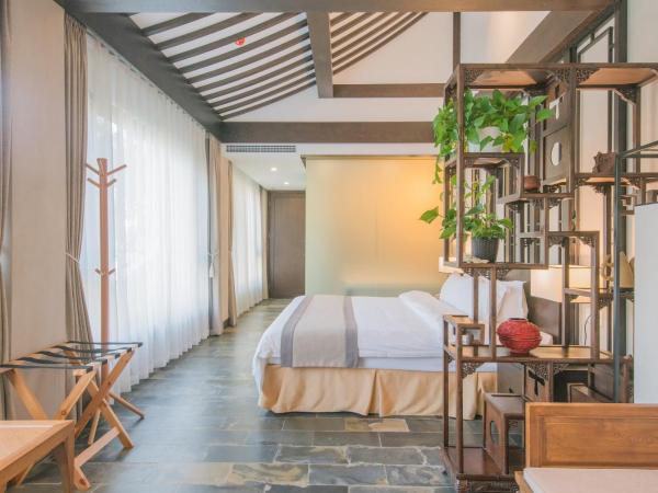 Guan Sam Hotel : photo 3 de la chambre chambre double – vue sur lac