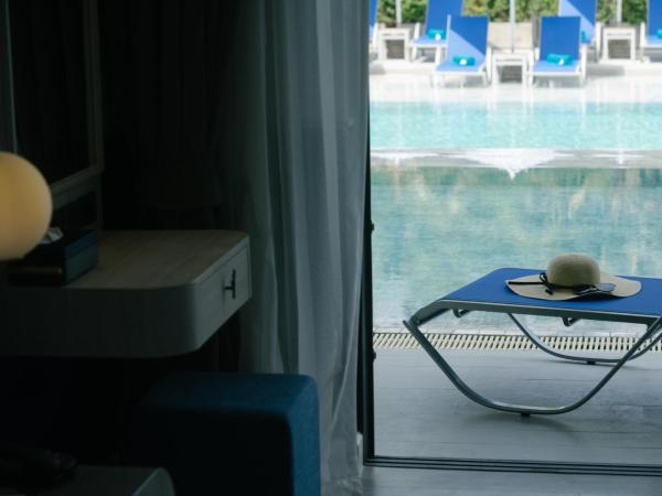 Seabed Grand Hotel Phuket - SHA Extra Plus : photo 8 de la chambre chambre double ou lits jumeaux de luxe avec accès piscine