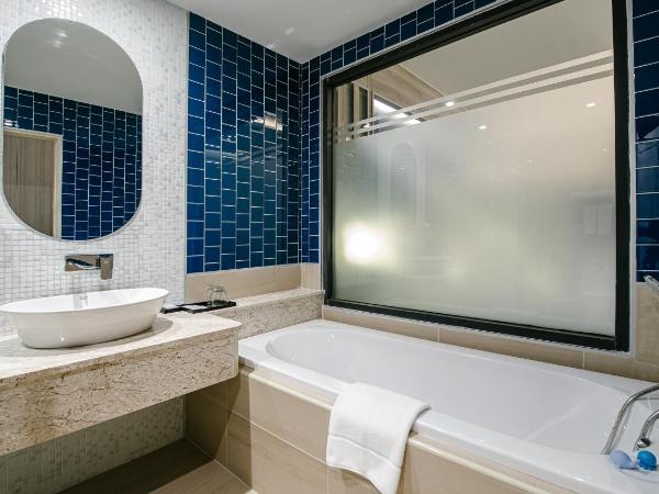 Seabed Grand Hotel Phuket - SHA Extra Plus : photo 10 de la chambre chambre double ou lits jumeaux de luxe avec accès piscine