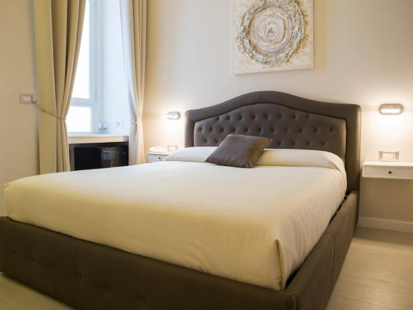 Royal Rooms Luxury Suite : photo 1 de la chambre chambre double standard