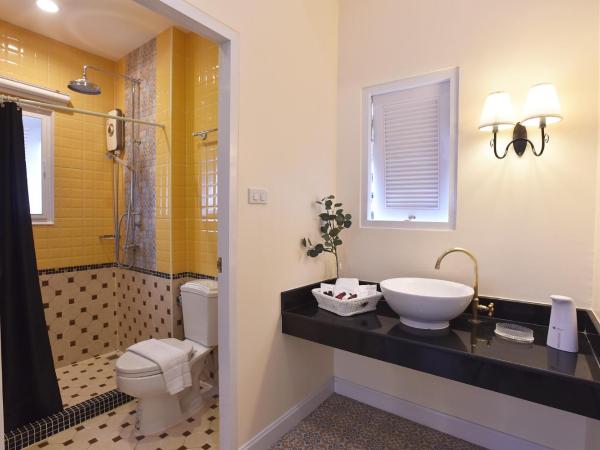 Noursabah Boutique Bed Bangkok : photo 10 de la chambre suite junior avec balcon