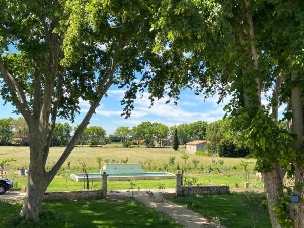 MAS DES 2 PLATANES : photo 8 de la chambre chambre double - vue sur piscine