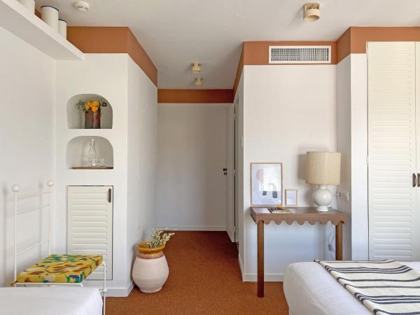 Hôtel Le Sud : photo 5 de la chambre chambre triple supérieure