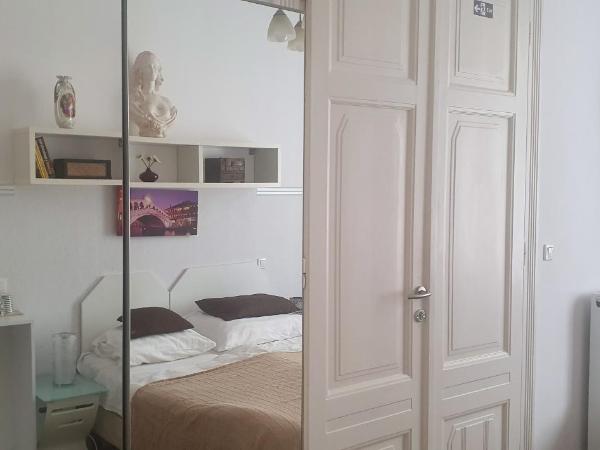 Butterfly Home Danube : photo 4 de la chambre chambre double ou lits jumeaux - vue sur ville